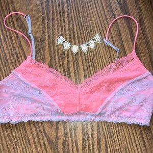Sexy Lace Bralette 😍🌺